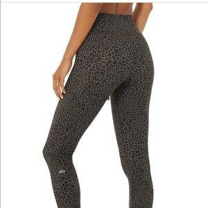 Alo yoga High waist vapor leopard leggings